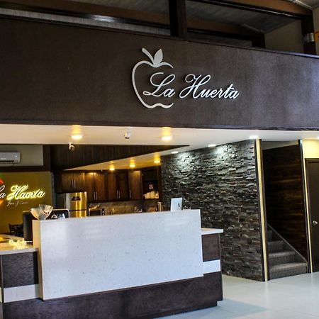 La Huerta Inn & Suites Cuauhtémoc Exterior foto